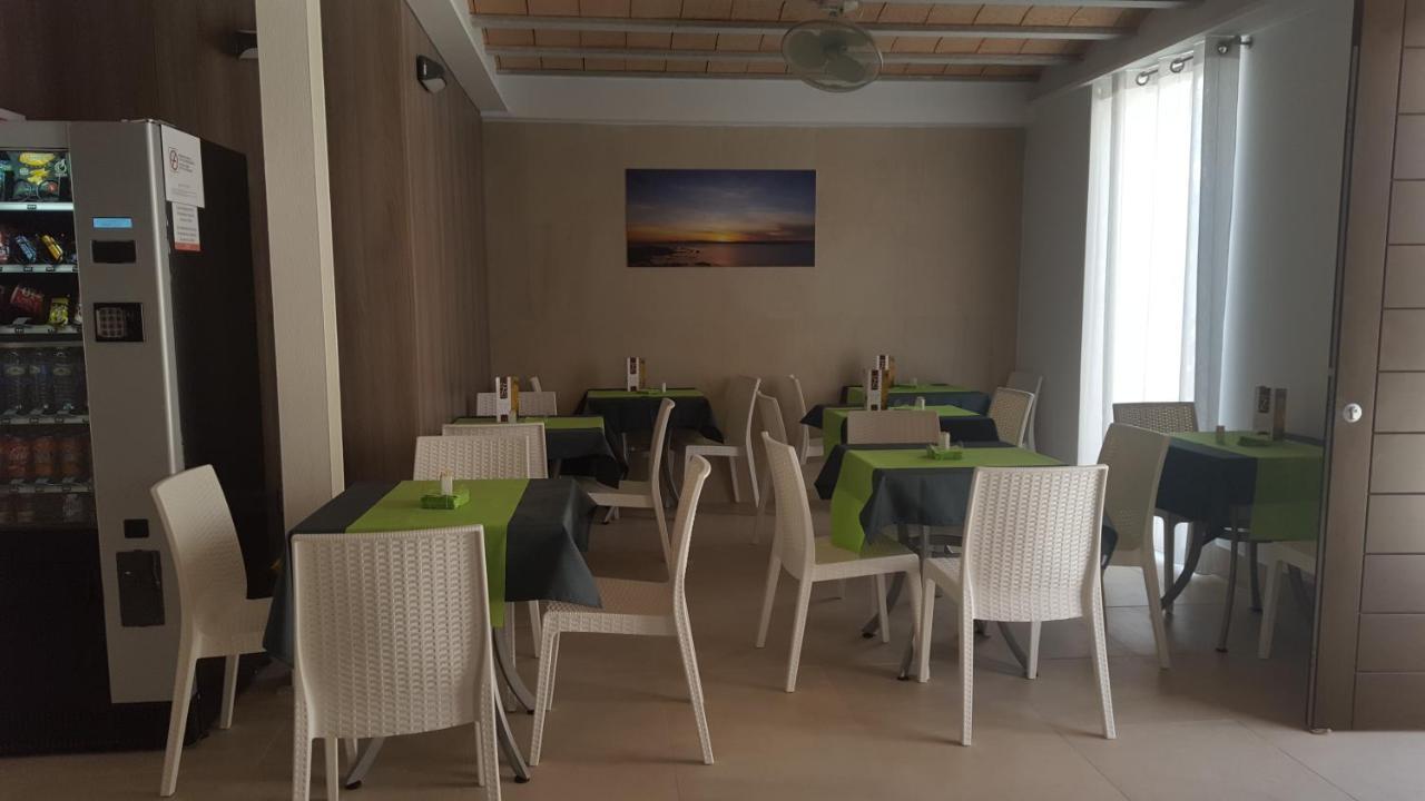 Hotel Isla Plana Табарка Екстериор снимка